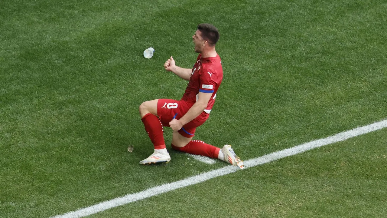 Jovic rescata un empate ante Eslovenia en el descuento