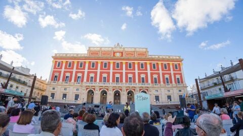 La Plaza del Rey, durante la presentaci&oacute;n de Luis Garc&iacute;a Gil