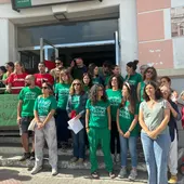 Imagen de la protesta en la puerta del centro Imagen de la protesta en la puerta del centro