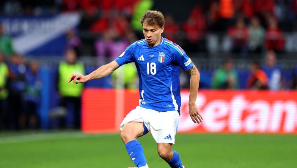 Nicolò Barella durante el Italia - Albania