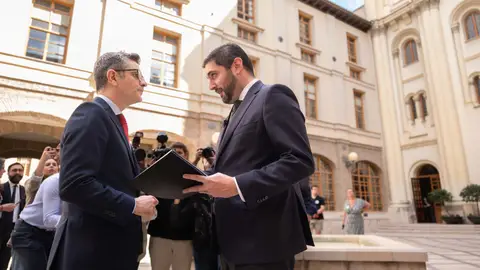 El vicepresidente Nolasco y el ministro Bolaños conversan en el edificio Pignatelli El vicepresidente Nolasco y el ministro Bolaños conversan en el edificio Pignatelli
