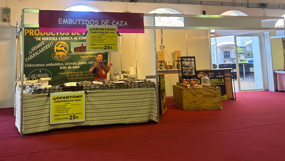 Embutidos y demostraciones gastronómicas se suman a la oferta de productos de la feria Embutidos y demostraciones gastronómicas se suman a la oferta de productos de la feria
