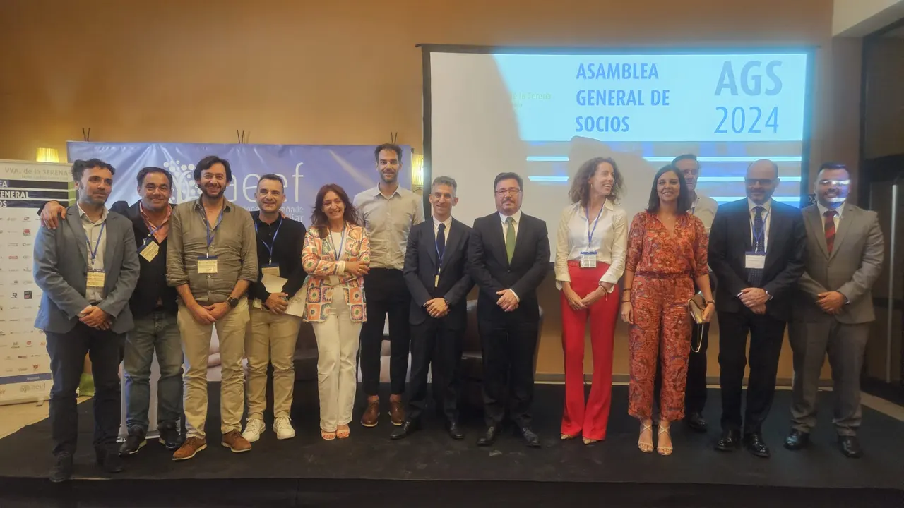 La Juna anuncia una línea de ayudas para equipos directivos de empresas