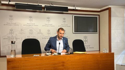 Adri&aacute;n Pumares en la Junta General del Principado