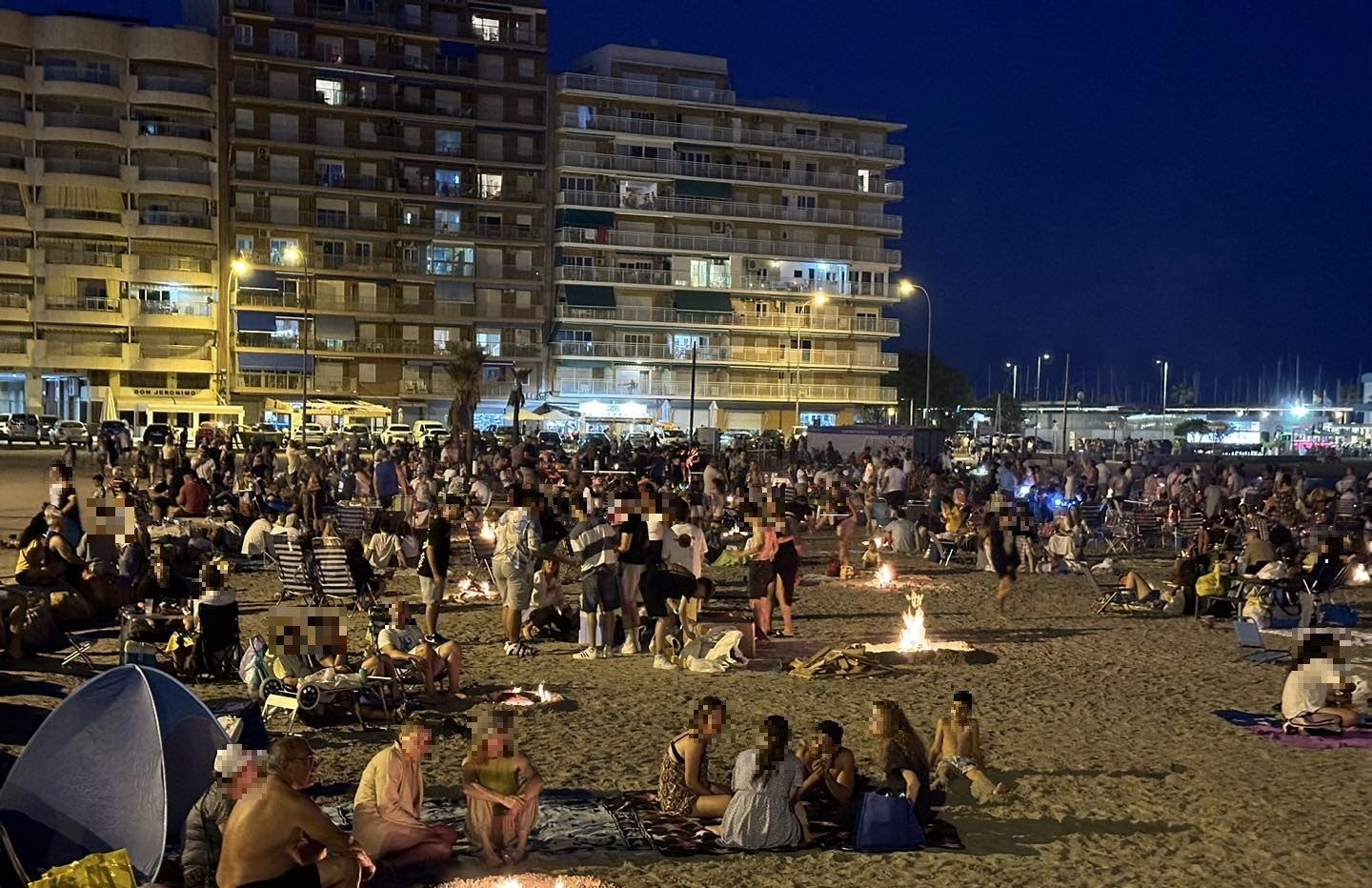 La celebración de la noche de San Juan deja más de 7,6 toneladas de basura en las playas de Elche y Santa Pola La celebración de la noche de San Juan deja más de 7,6 toneladas de basura en las playas de Elche y Santa Pola