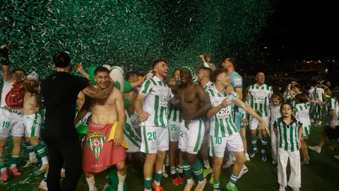 Alberto Toril guía al Córdoba al ascenso a Segunda Alberto Toril guía al Córdoba al ascenso a Segunda