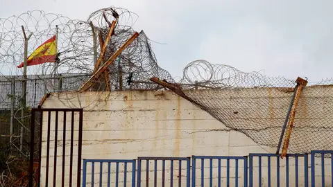 Imagen de archivo del paso fronterizo de Nador con la ciudad española de Melilla. EFE/ María Traspaderne Imagen de archivo del paso fronterizo de Nador con la ciudad española de Melilla. EFE/ María Traspaderne