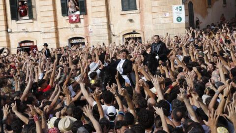 Entrada a la plaza del Born de Ciutadella.