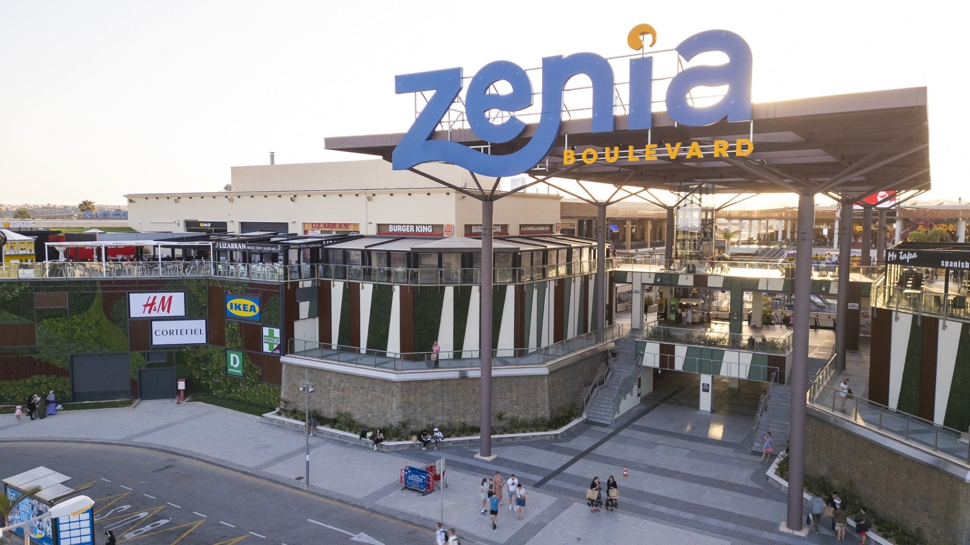 El centro comercial Zenia Boulevard homenajea al mar Mediterráneo con su nueva imagen El centro comercial Zenia Boulevard homenajea al mar Mediterráneo con su nueva imagen