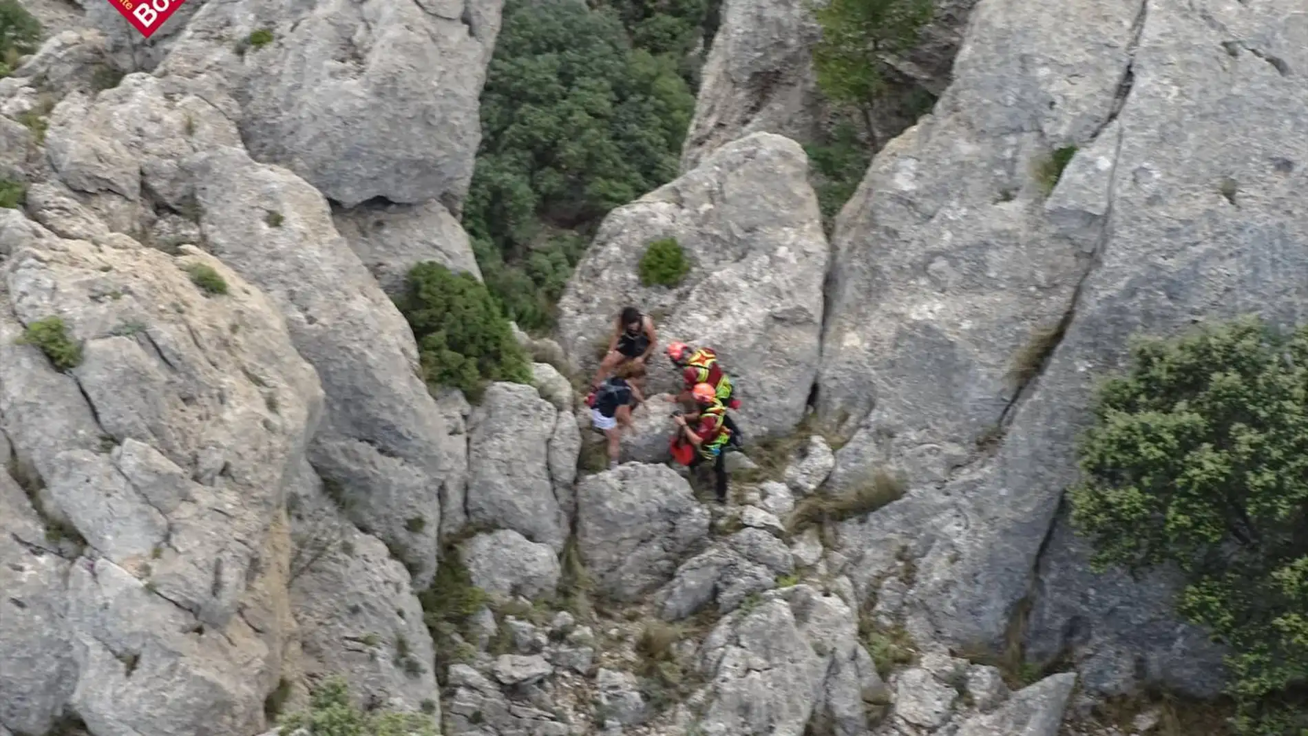 Los Bomberos rescatan a tres senderistas en el Puig Campana este fin de semana Los Bomberos rescatan a tres senderistas en el Puig Campana este fin de semana