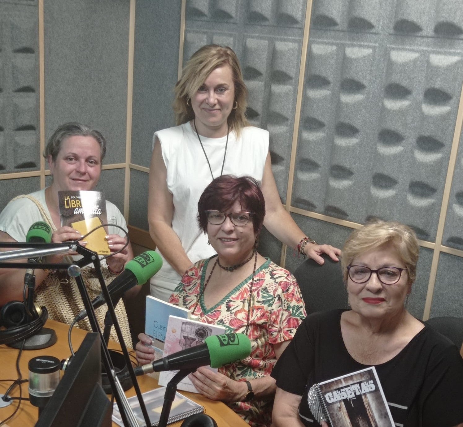 La escritora local Dolores Estal habla de sus obras literarias en Más de uno Sagunto La escritora local Dolores Estal habla de sus obras literarias en Más de uno Sagunto