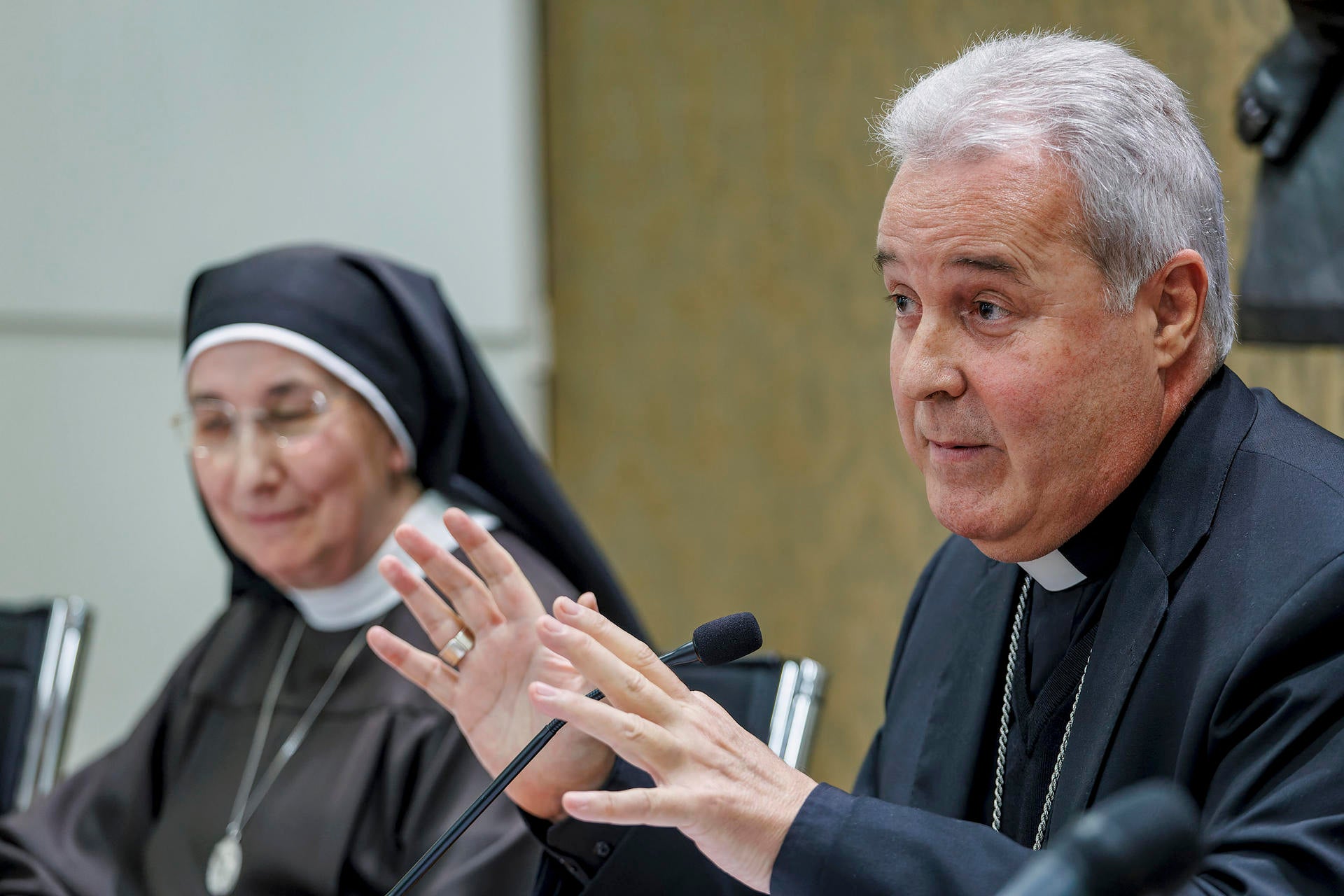 Arzobispo de Burgos, sobre las exmonjas de Belorado: "Pido coherencia y si ya no son católicas, que se marchen" Arzobispo de Burgos, sobre las exmonjas de Belorado: "Pido coherencia y si ya no son católicas, que se marchen"