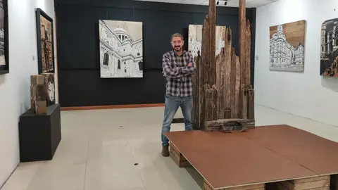 Kike Ortega - Artista y creador de Pontevedra Kike Ortega es autor de la exposición 'Arte efímero'