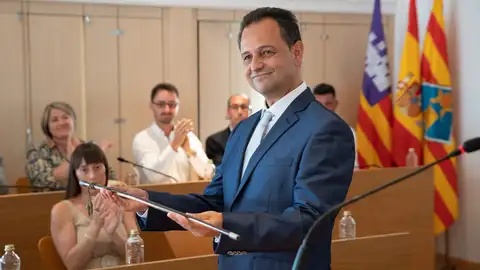 Llorenç Córdoba abre la puerta a volver a incluir a todos los consellers de Sa Unió en el Consell de Formentera pero la coalición se niega Llorenç Córdoba abre la puerta a volver a incluir a todos los consellers de Sa Unió en el Consell de Formentera pero la coalición se niega