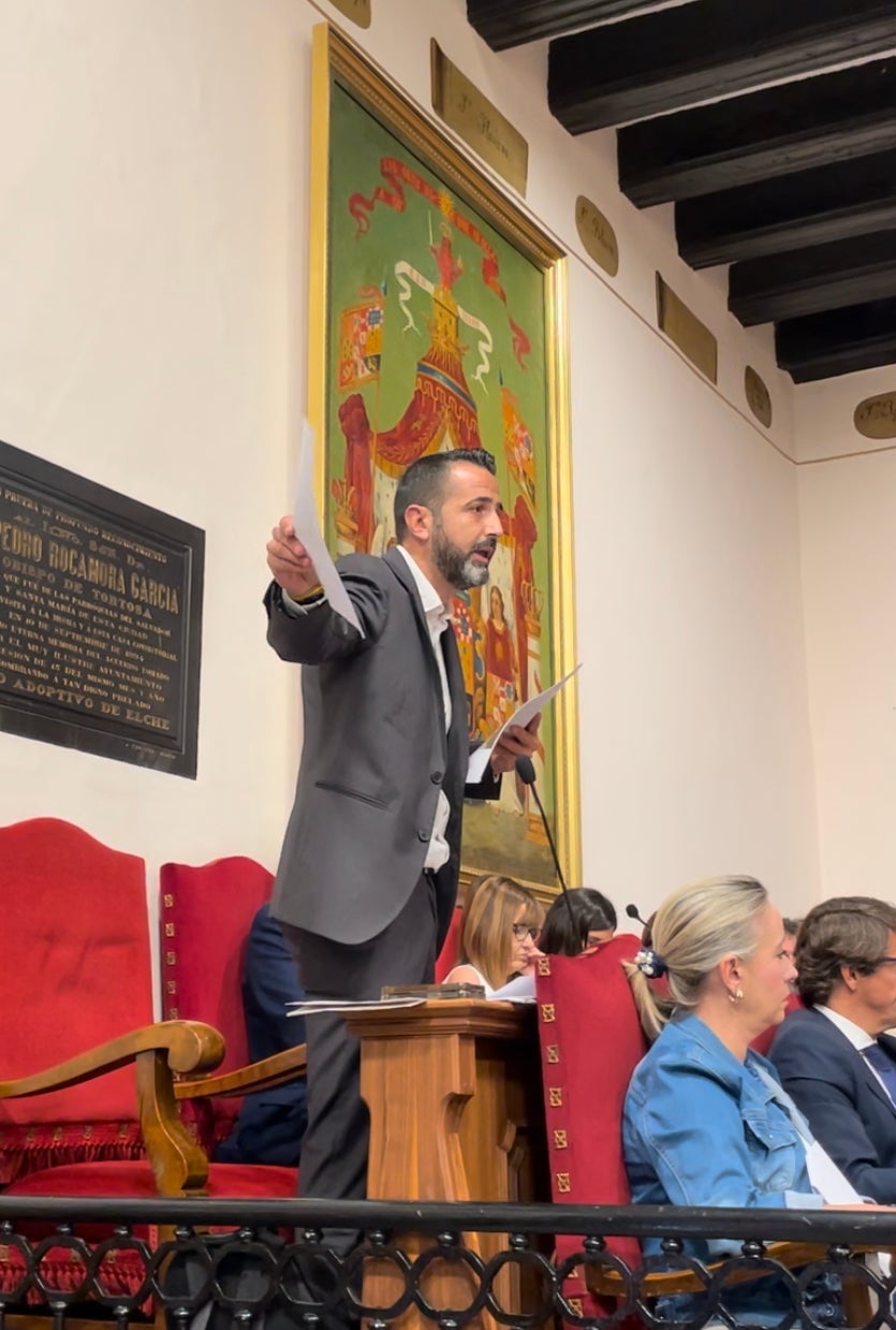 Vox Elche pide al pleno municipal rechazar la regularización de 500.000 migrantes impulsada por el Consejo de Ministros Vox Elche pide al pleno municipal rechazar la regularización de 500.000 migrantes impulsada por el Consejo de Ministros