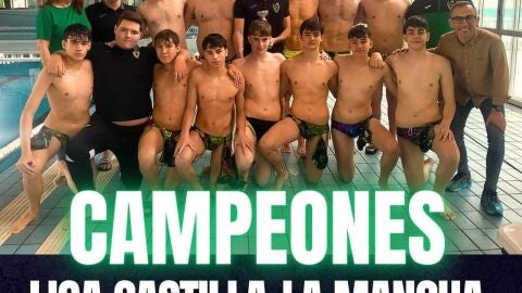 Equipo de Waterpolo de Valdepe&ntilde;as, campeones de la Liga Regional