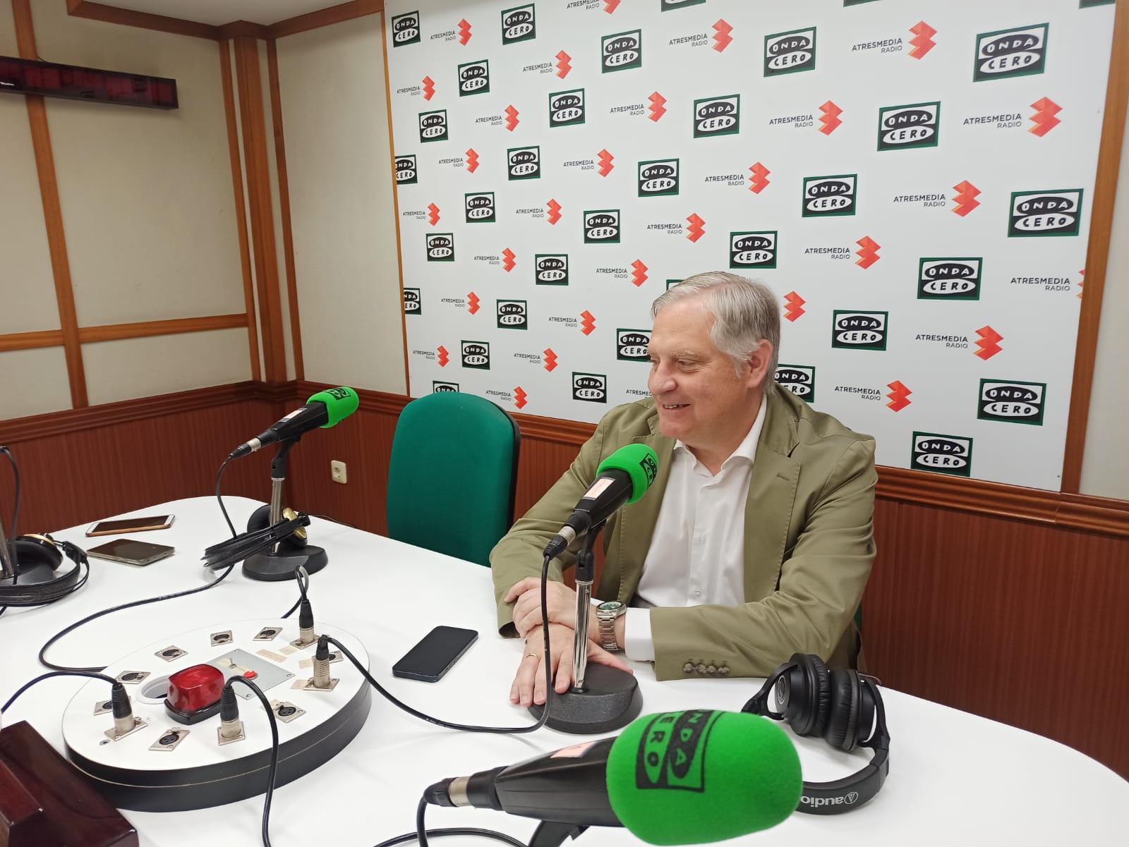 Cañizares considera "incomprensible e injustificado" que RENFE suprima la parada del AVE en Ciudad Real hacia Granada Cañizares considera "incomprensible e injustificado" que RENFE suprima la parada del AVE en Ciudad Real hacia Granada