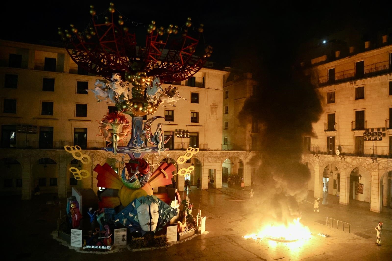 La Cremà de las Hogueras Oficiales 2024 de Alicante La Cremà de las Hogueras Oficiales 2024 de Alicante