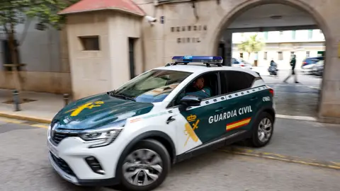 Imagen de archivo de un coche de la Guardia Civil saliendo de la comandancia de Valencia. Imagen de archivo de un coche de la Guardia Civil saliendo de la comandancia de Valencia.