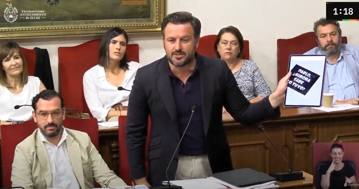 Pablo Ruz (PP), alcalde de Elche: “Llevo un mes y medio soportando ataques homófobos por las calles” Pablo Ruz (PP), alcalde de Elche: “Llevo un mes y medio soportando ataques homófobos por las calles”