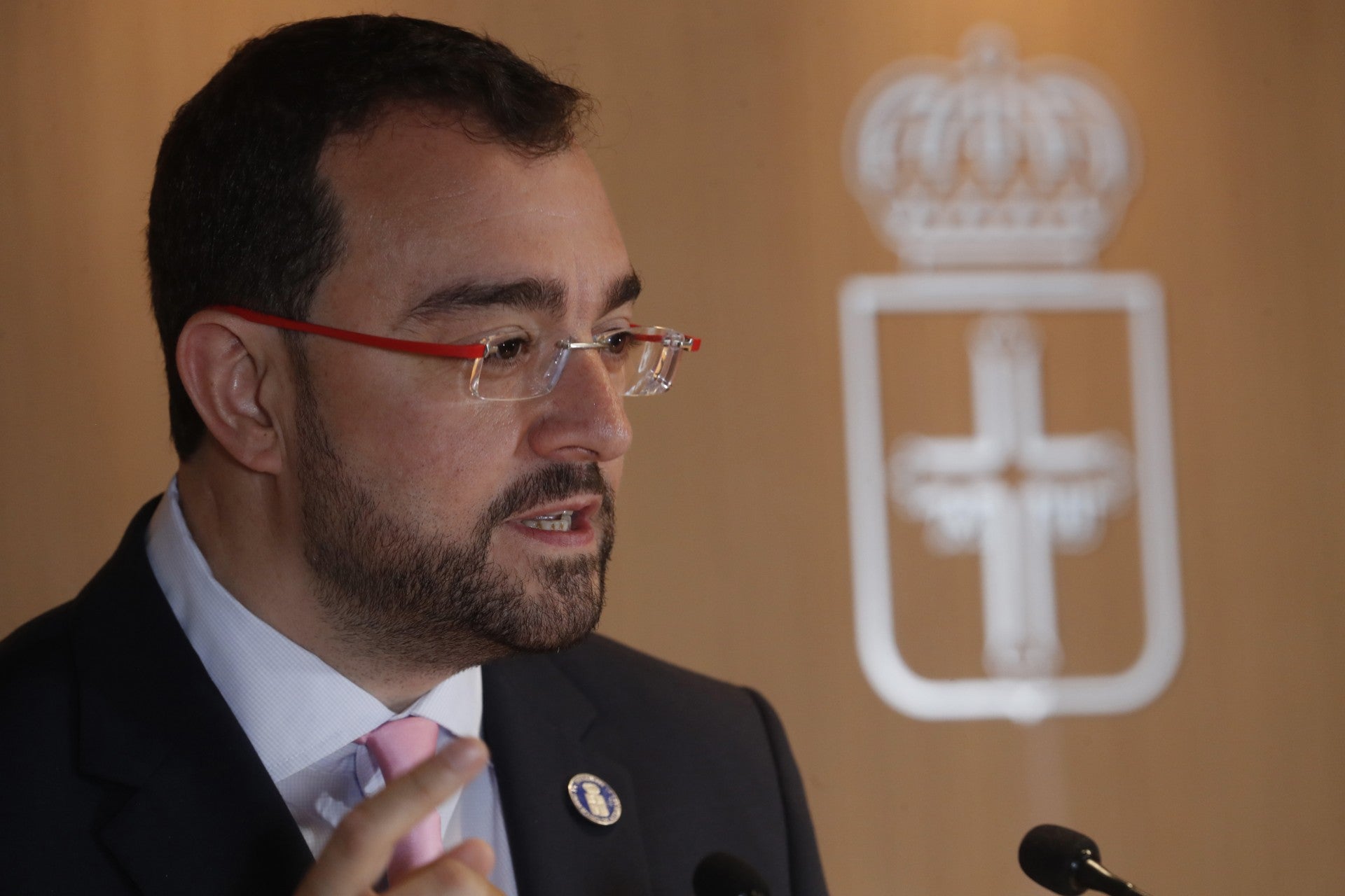 Adrián Barbón: "Gobernar sin presupuestos es posible, pero es preferible tener unos vigentes para gestionar mejor" Adrián Barbón: "Gobernar sin presupuestos es posible, pero es preferible tener unos vigentes para gestionar mejor"