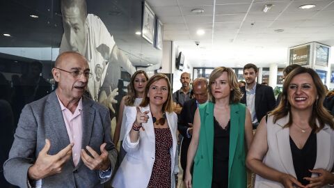 Pilar Alegría, junto a la alcaldesa Catalá y la delegada Bernabé