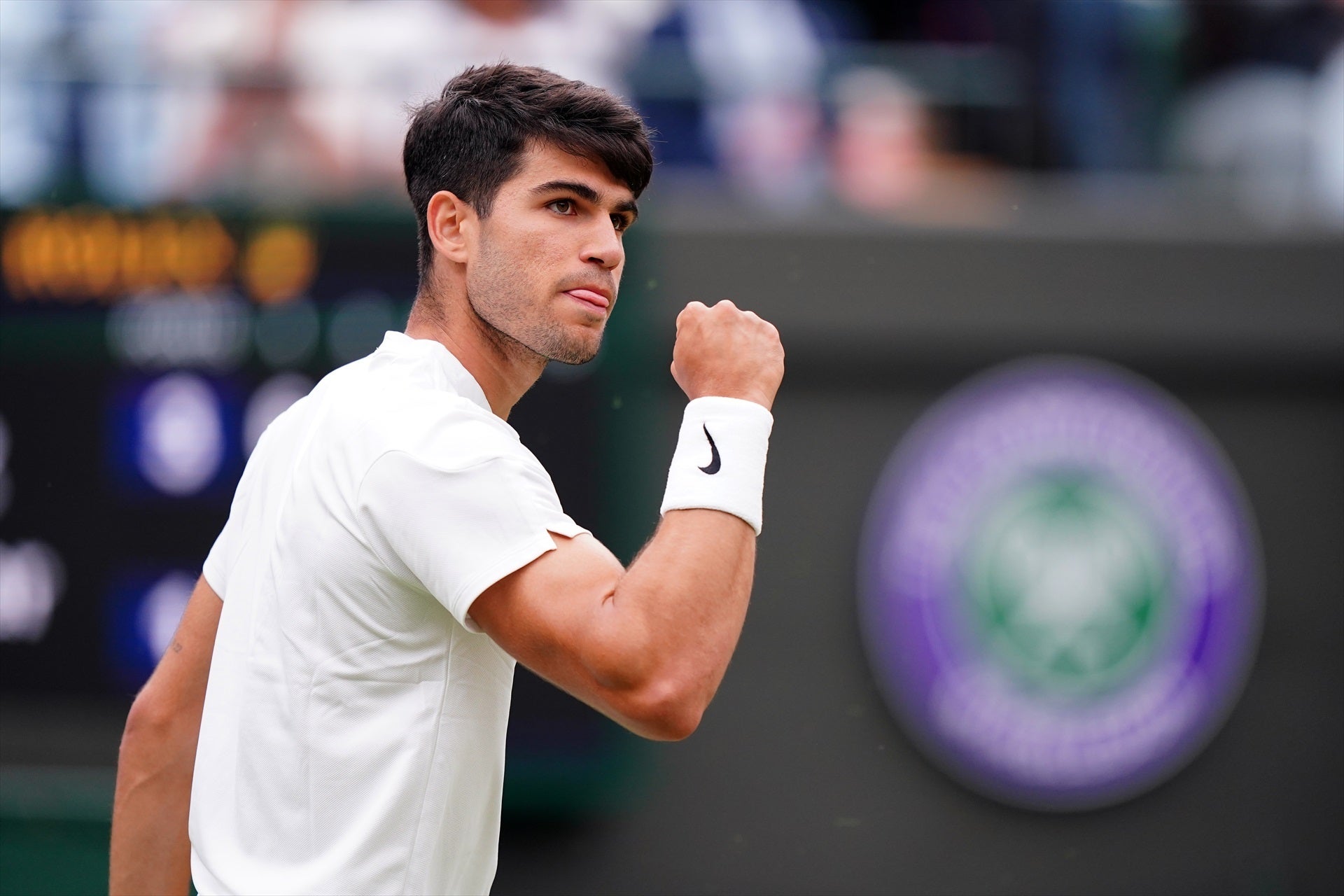 Alcaraz arrolla a Aleksandar Vukic y alcanza la tercera ronda de Wimbledon Alcaraz arrolla a Aleksandar Vukic y alcanza la tercera ronda de Wimbledon
