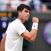 Alcaraz celebra su triunfo en Wimbledon. Alcaraz celebra su triunfo en Wimbledon.