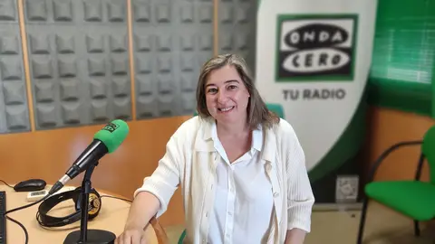 Mónica Gómez Lor Mónica Gómez Lor en el estudio de Onda Cero Pontevedra