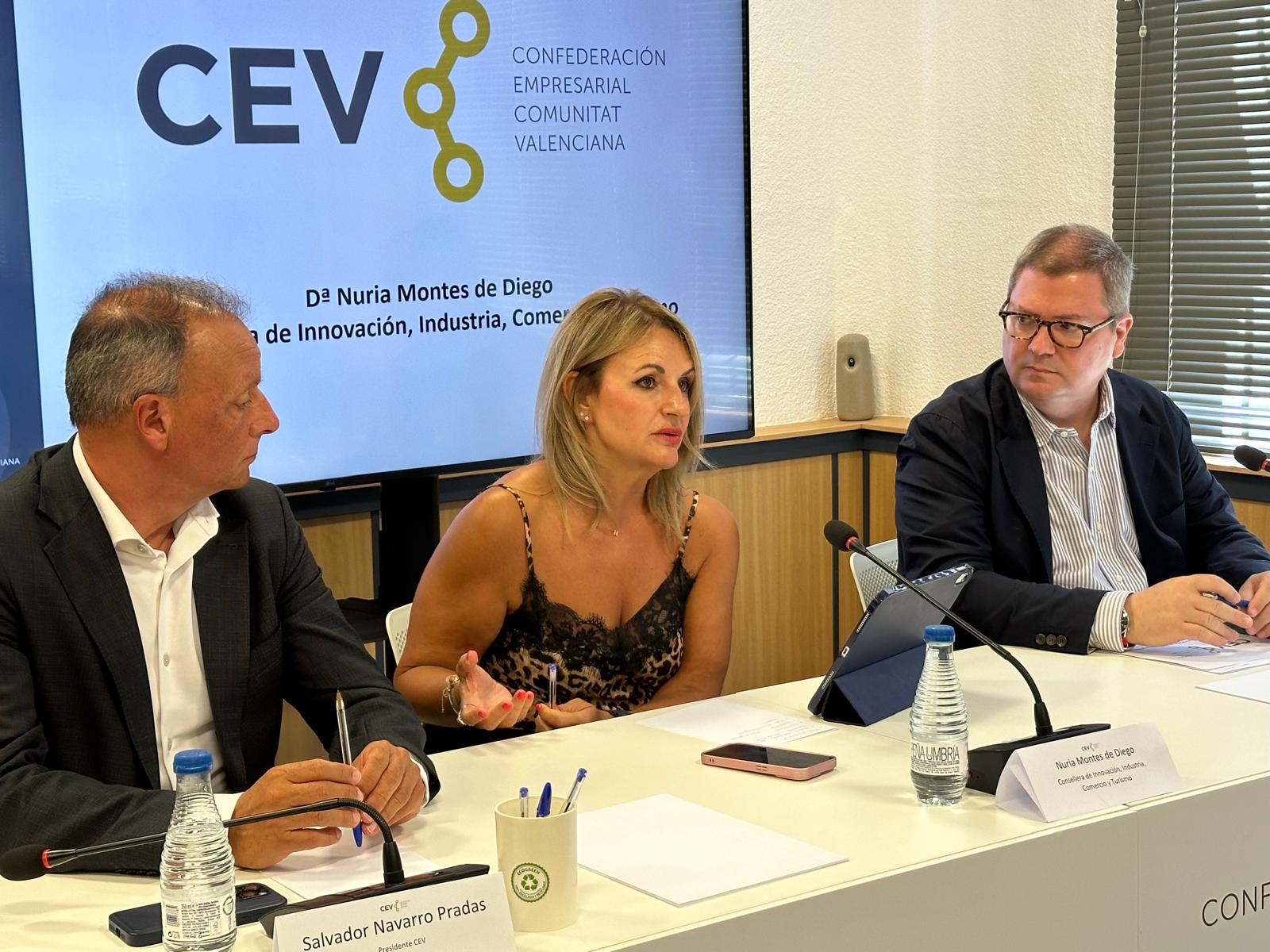 Montes asegura que la cerámica puede sufrir "consecuencias graves" con la reducción de jornada que propone el Gobierno Montes asegura que la cerámica puede sufrir "consecuencias graves" con la reducción de jornada que propone el Gobierno