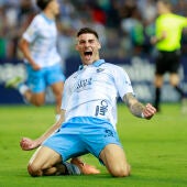 Roberto celebrando un gol