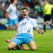 Roberto celebrando un gol Roberto celebrando un gol