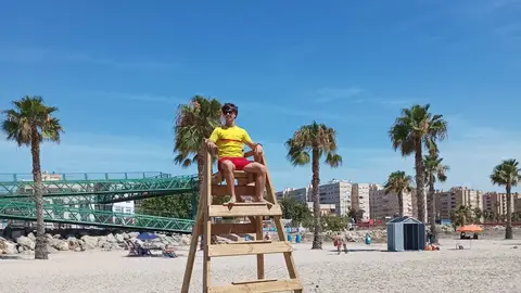 Socorrista en la playa de San Gabriel-Benalúa Socorrista en la playa de San Gabriel-Benalúa
