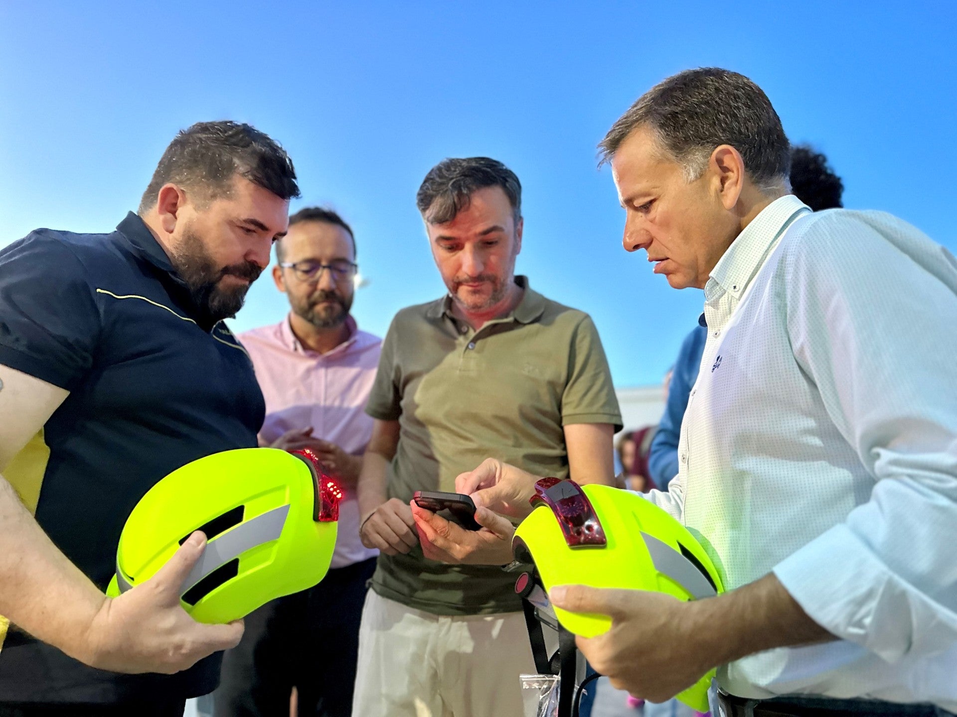 Cascos inteligentes para los servicios de limpieza y recogida de residuos en Albacete. Cascos inteligentes para los servicios de limpieza y recogida de residuos en Albacete.