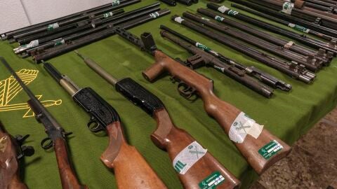 Armas incautadas en el desmantelamiento del mayor taller ilegal de armas de Canarias | 1