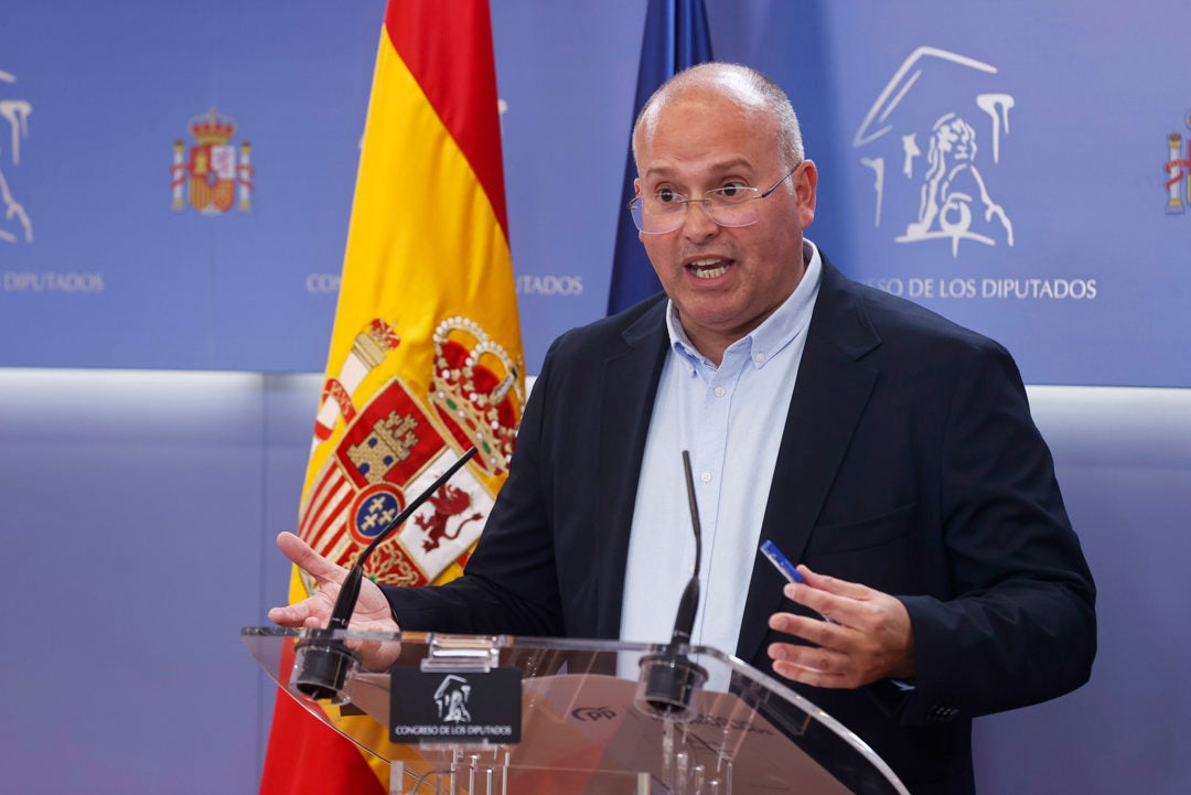 El PP plantea el uso de las Fuerzas Armadas para evitar la llegada de inmigrantes ilegales El PP plantea el uso de las Fuerzas Armadas para evitar la llegada de inmigrantes ilegales