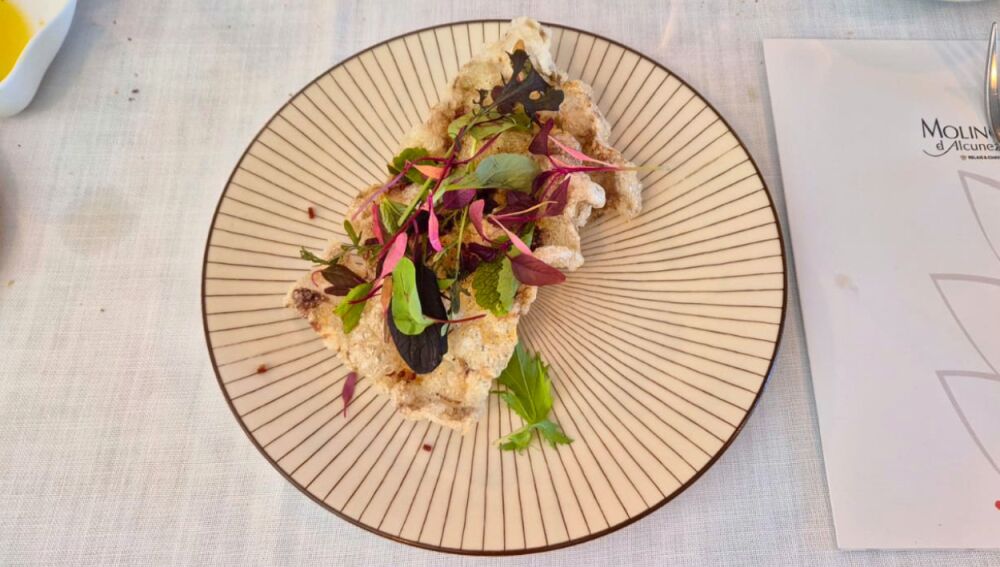 Taco de pies de cerdo crujiente con chicharrones
