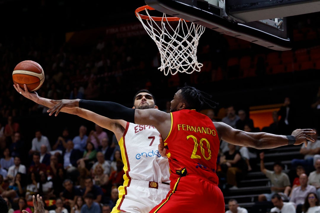 España suda ante Angola España suda ante Angola