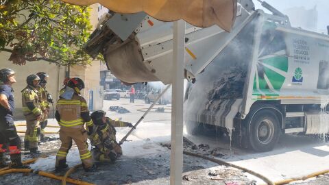 Incendio de un cami&oacute;n de Cogersa en Gij&oacute;n