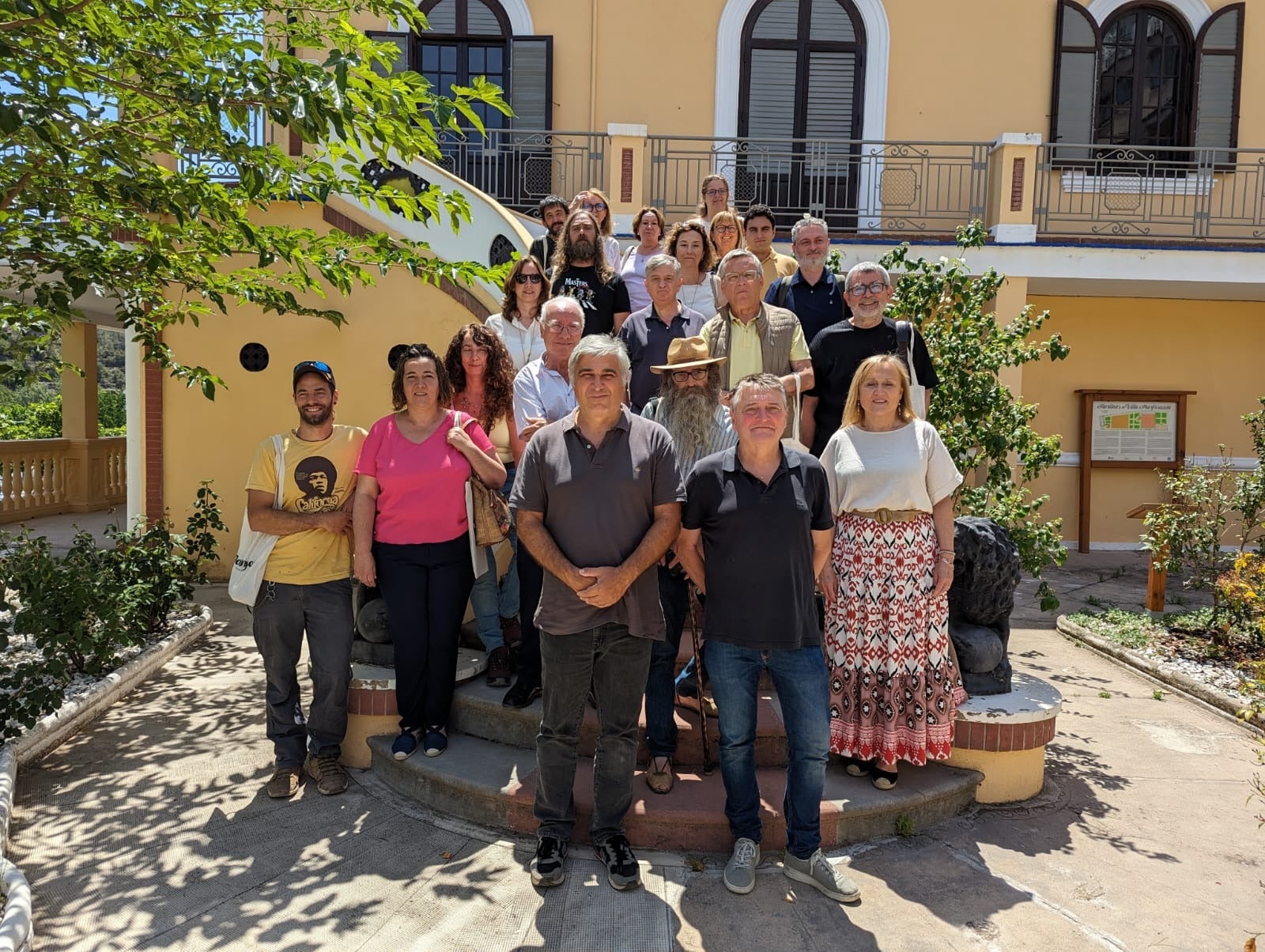 Malestar en el comité de alcaldes 'El fuego no entiende de lindes' con la reunión entre el Consell y el Gobierno de Aragón Malestar en el comité de alcaldes 'El fuego no entiende de lindes' con la reunión entre el Consell y el Gobierno de Aragón