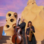 El terrat de la Pedrera es converteix en escenari de la música jazz.