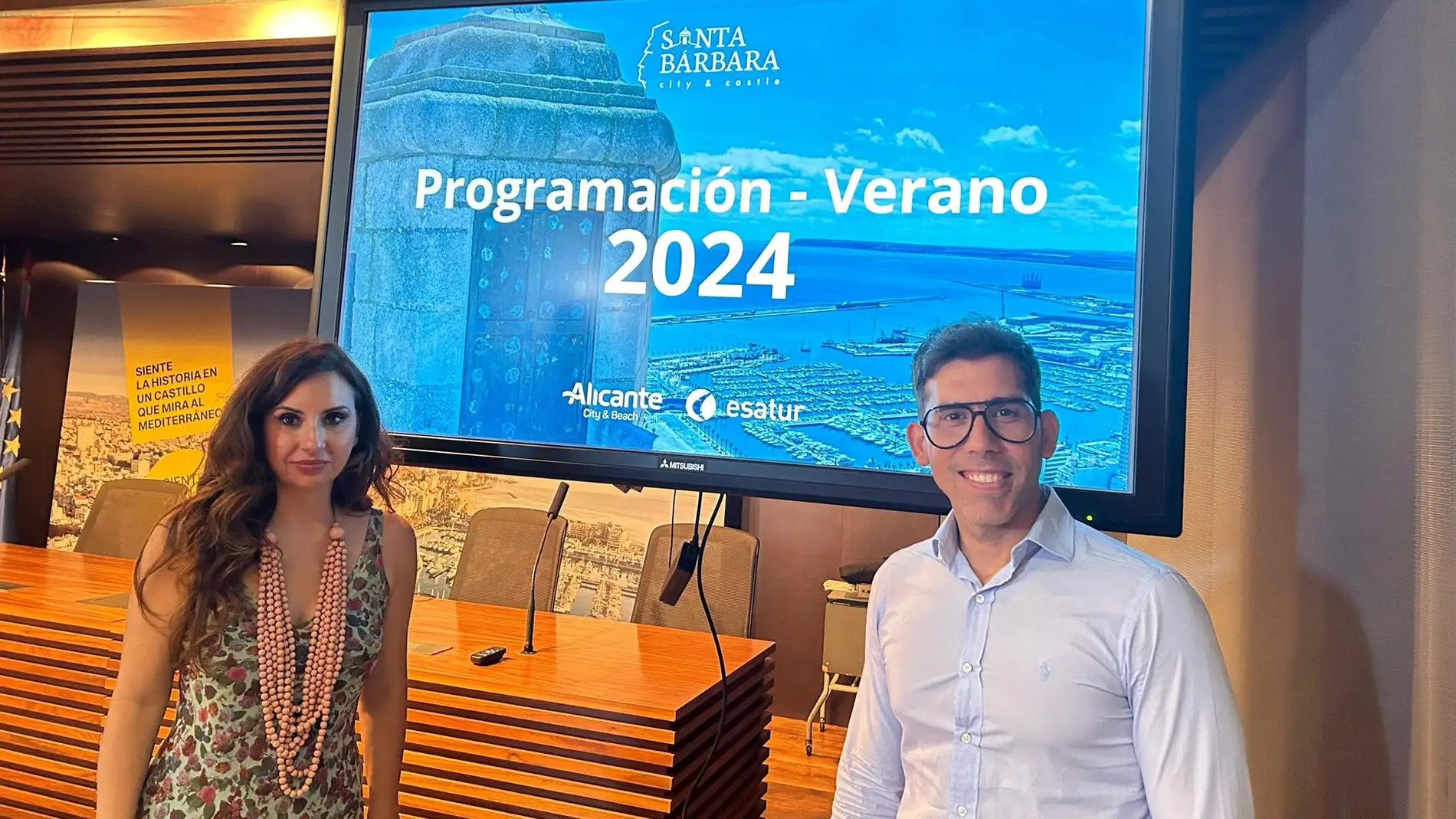 La concejala de Turismo, Ana Poquet, y el Director de Servicios de Esatur, Luis María Pizana. La concejala de Turismo, Ana Poquet, y el Director de Servicios de Esatur, Luis María Pizana.
