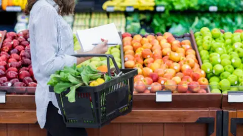 Desvelan por qué Mercadona o Lidl pone la fruta nada más entrar al supermercado Desvelan por qué Mercadona o Lidl pone la fruta nada más entrar al supermercado