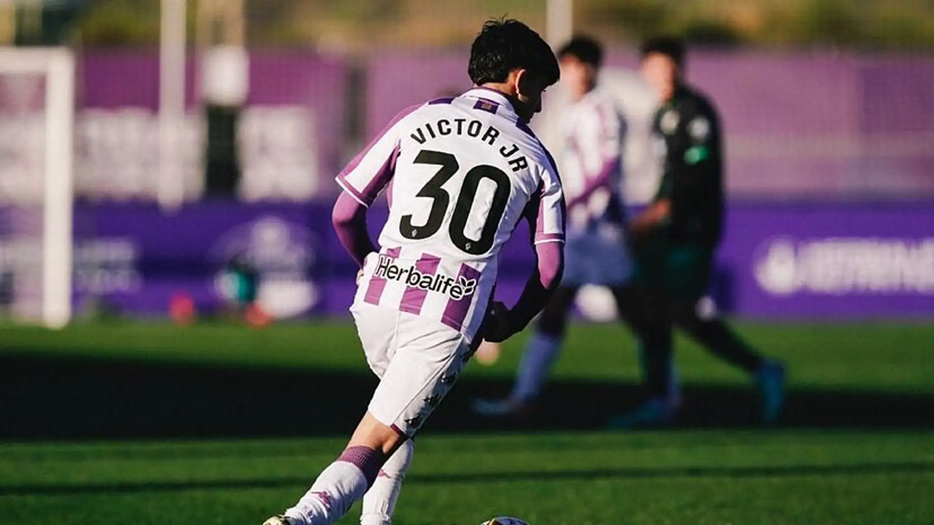 El Levante hace oficial el fichaje de Víctor Fernández El Levante hace oficial el fichaje de Víctor Fernández