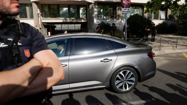Un vehículo con los cristales tintados llega al Juzgado de Instrucción número 41 de Madrid Un vehículo con los cristales tintados llega al Juzgado de Instrucción número 41 de Madrid