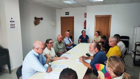 reunión de los dirigentes del PP con la asociación de vecinos l’Alquerieta de Alzira
