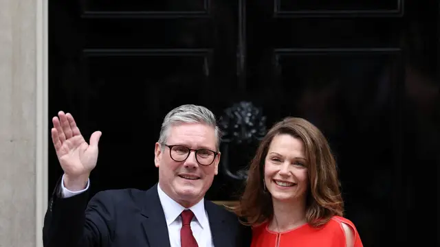 El nuevo primer ministro Keir Starmer junto a su esposa Victoria Starmer/ Reuters El nuevo primer ministro Keir Starmer junto a su esposa Victoria Starmer/ Reuters