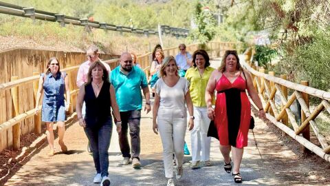 Representantes de la Generalitat y de El Camp de Morvedre realizan un paseo inaugural por el nuevo tramo de la Vía Verde de Ojos Negros