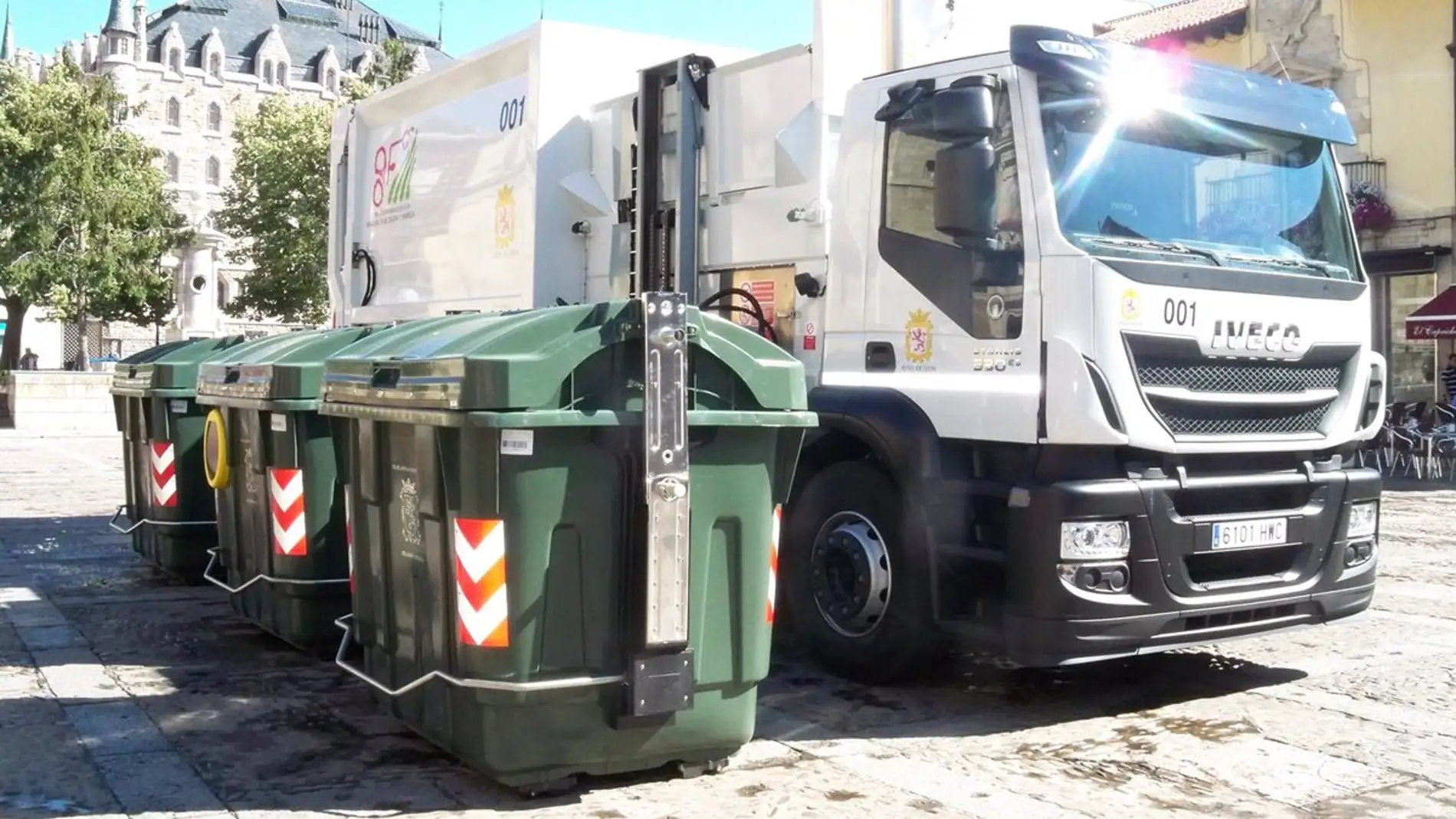León implantará un sistema de recogida de residuos puerta a puerta en una decena de calles peatonales
