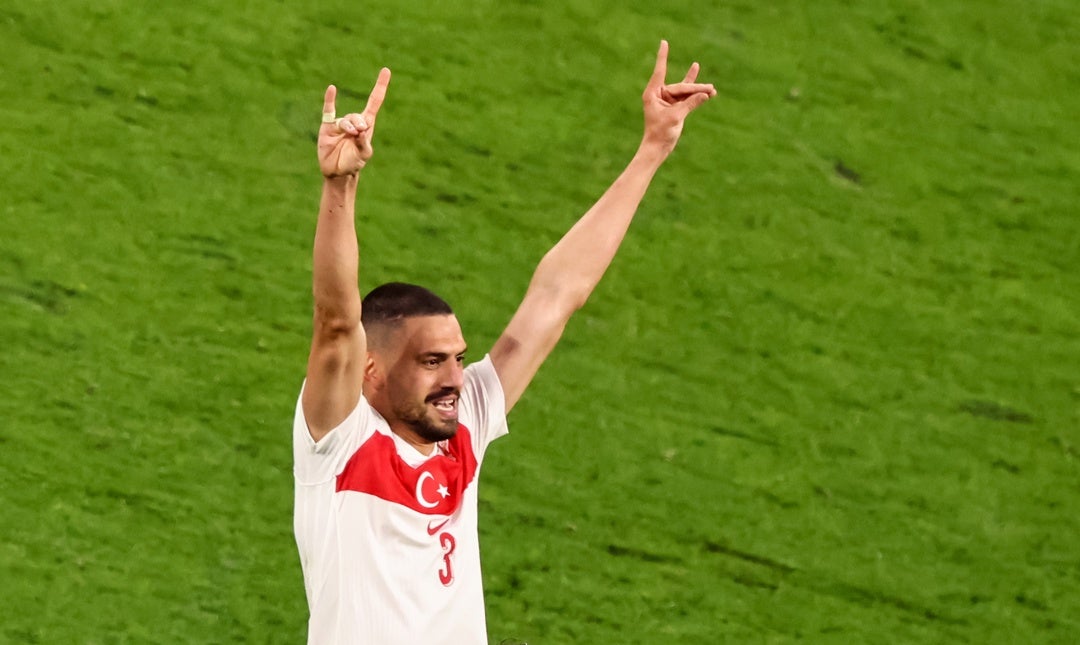 Dos partidos de castigo para el turco Demiral Dos partidos de castigo para el turco Demiral